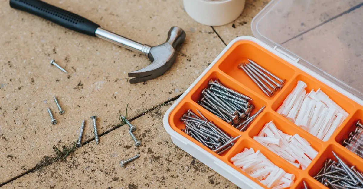 10 Strumenti Indispensabili per il Fai da Te Creativo